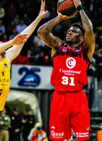 El Casademont Zaragoza pretende la renovación de Dylan Ennis