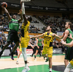 Una gran primera mitad impulsa a la Penya ante Lenovo Tenerife, 96-88