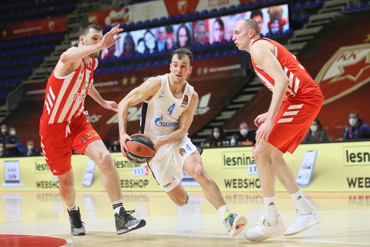 El Zenit se impone al mermado Zvezda en un emocionante partido (75-76)