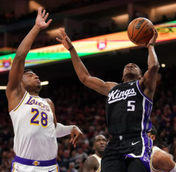 Los Kings superan a los Lakers tras un tiempo extra, 132-127