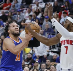 Un renqueante Brunson lidera una remontada que puede ser clave, 94-93 [3-1]
