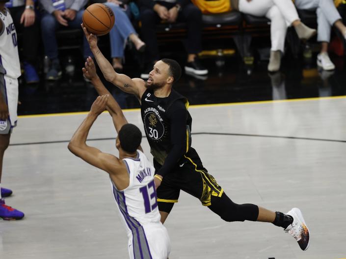 Curry le da un respiro a los Warriors (114-97) [2-1]
