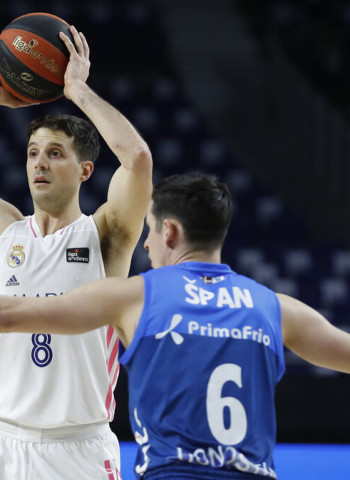 El líder prolonga la racha y suma la 27ª victoria en Liga (97-71)