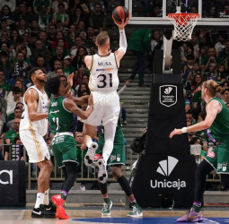 El Real Madrid consolida el liderato con sufrimiento, 81-87