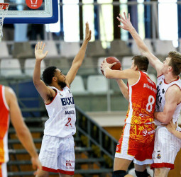 Baxi Manresa se clasifica para la final de la Liga Catalana (85-93)