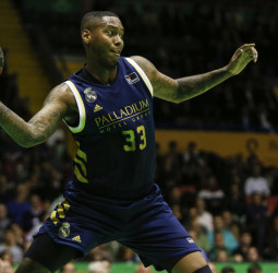 Un contundente Real Madrid vence en la cancha del Real Betis (64-84)