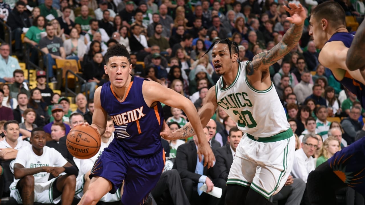 ¿Qué ha pasado en la NBA? Booker se va hasta los 70 puntos. Los favoritos no ceden