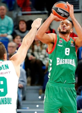 El Baskonia espera la decisión de Adam Hanga