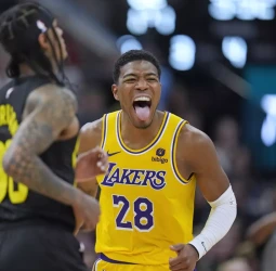 Hachimura hace de LeBron y con Davis, arrasan a los Jazz