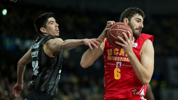 El tercer cuarto acaba con la maldición de Mirilla (71-82)