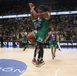 Estreno a lo grande del Unicaja frente al Lenovo Tenerife (98-75)