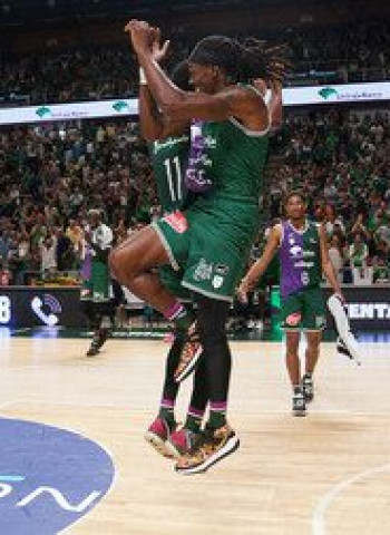 Estreno a lo grande del Unicaja frente al Lenovo Tenerife (98-75)