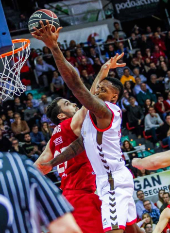 San Pablo Burgos confirma su buena forma en Zaragoza (73-79)