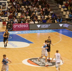 El Monbus Obradoiro se suma a la campaña de sensibilización “En negro, contra as violencias”