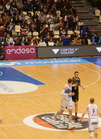 El Monbus Obradoiro se suma a la campaña de sensibilización “En negro, contra as violencias”