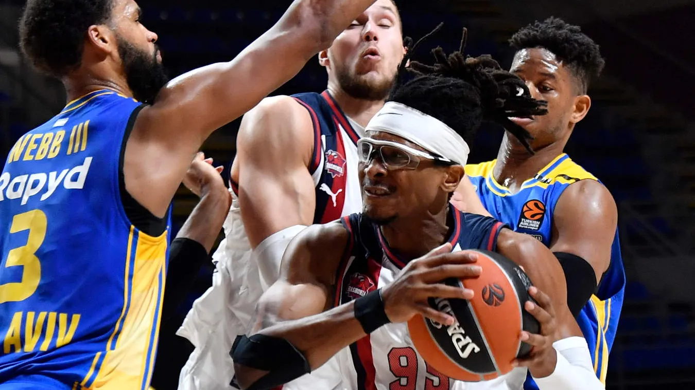 Baskonia recibe al Maccabi con la posición en los playoffs como premio