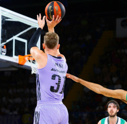 Un brillante Real Madrid impone su ley (69-100)