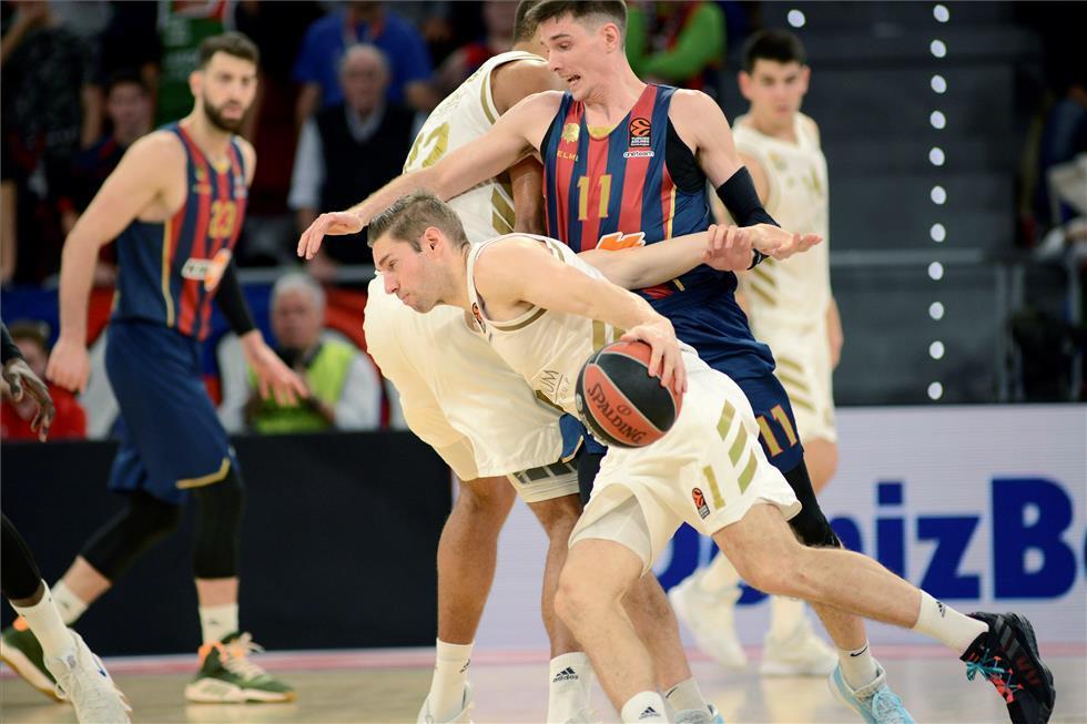 El Real Madrid muestra su fortaleza en el Buesa Arena (55-77)