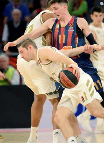El Real Madrid muestra su fortaleza en el Buesa Arena (55-77)