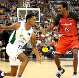 Unicaja se luce en Granada (69-101)