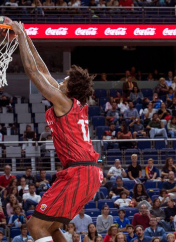 Lucas Nogueira vuelve a las canchas de la mano del Muharraq de Bahrein