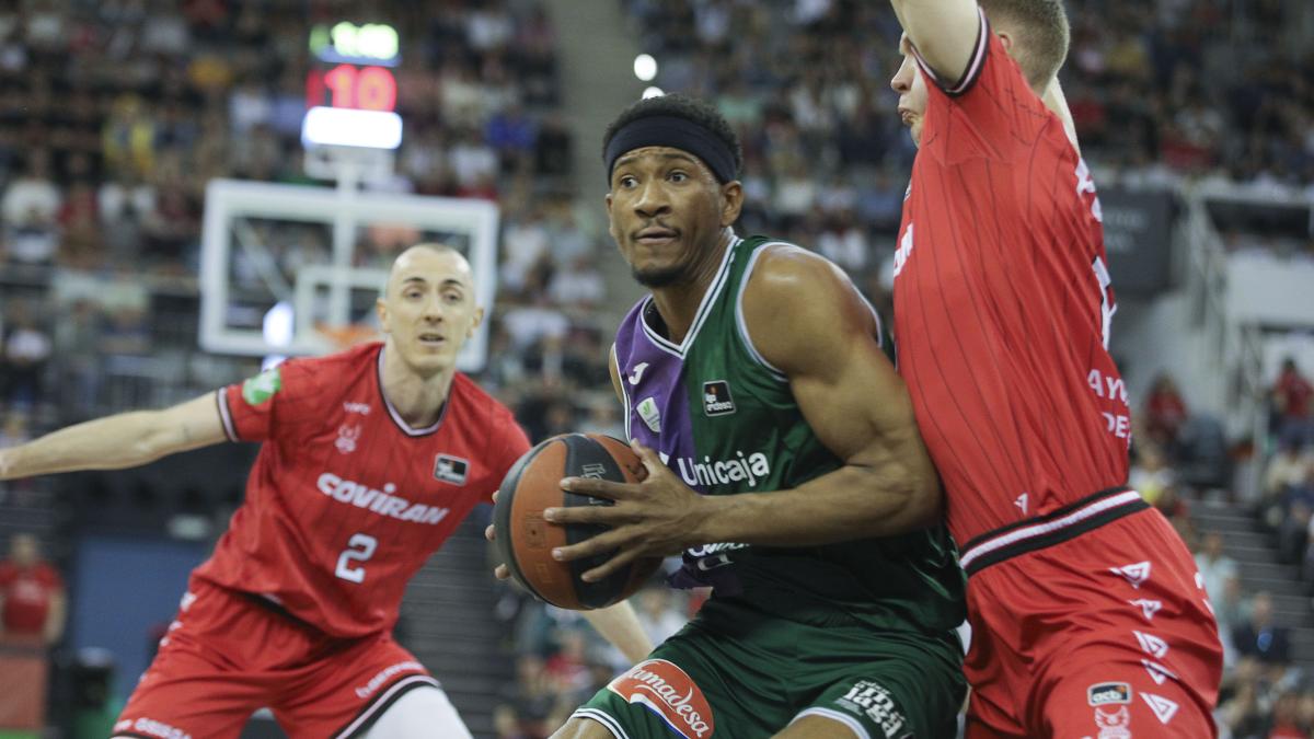 Un firme Unicaja gana con contundencia al Coviran Granada (62-90)