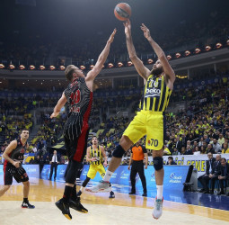 El Fenerbahce vuelve a la senda de la victoria a costa del Armani Milán (73-64)