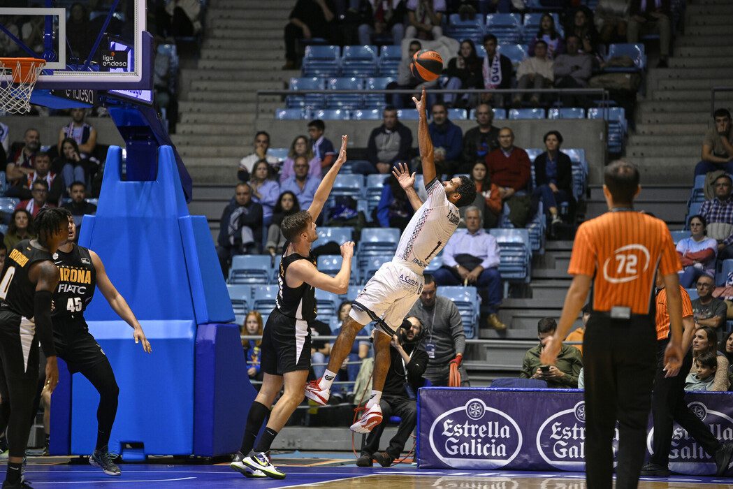 Monbus Obradoiro se sobrepone a las ausencias y logra una victoria de mucho mérito sobre Bàsquet Girona (85-79)
