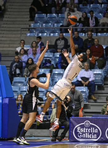 Monbus Obradoiro se sobrepone a las ausencias y logra una victoria de mucho mérito sobre Bàsquet Girona (85-79)