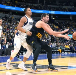 Jokic le gana la partida a Doncic