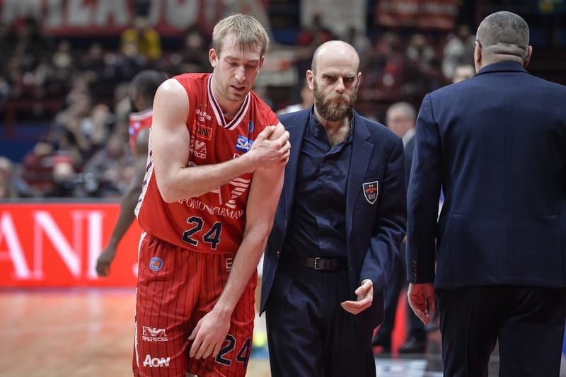 Robbie Hummel y Armani Milán separan sus caminos