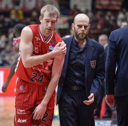 Robbie Hummel y Armani Milán separan sus caminos