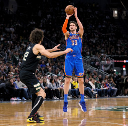 Mike Muscala ejerce su opción jugador para continuar en los Thunder
