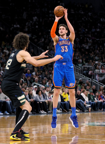 Mike Muscala ejerce su opción jugador para continuar en los Thunder