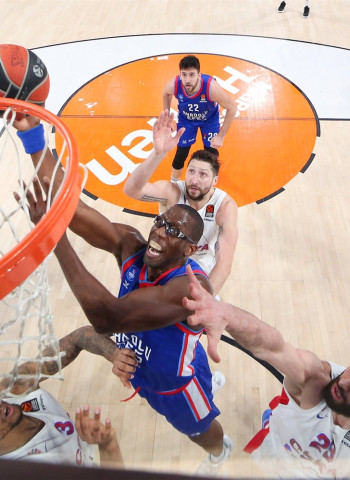 El Anadolu Efes domina al CSKA y logra su sexta victoria consecutiva (100-70)
