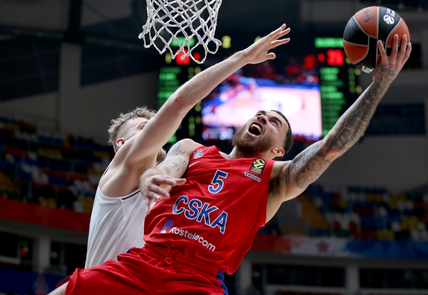 EL CSKA Moscú logra superar en la prórroga al Zalgiris Kaunas con un triple en la bocina de James (85-82)