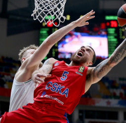 EL CSKA Moscú logra superar en la prórroga al Zalgiris Kaunas con un triple en la bocina de James (85-82)