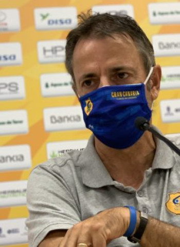 Porfi Fisac: «No jugamos por nosotros mismos, jugamos por nuestra afición, jugamos por Gran Canaria»