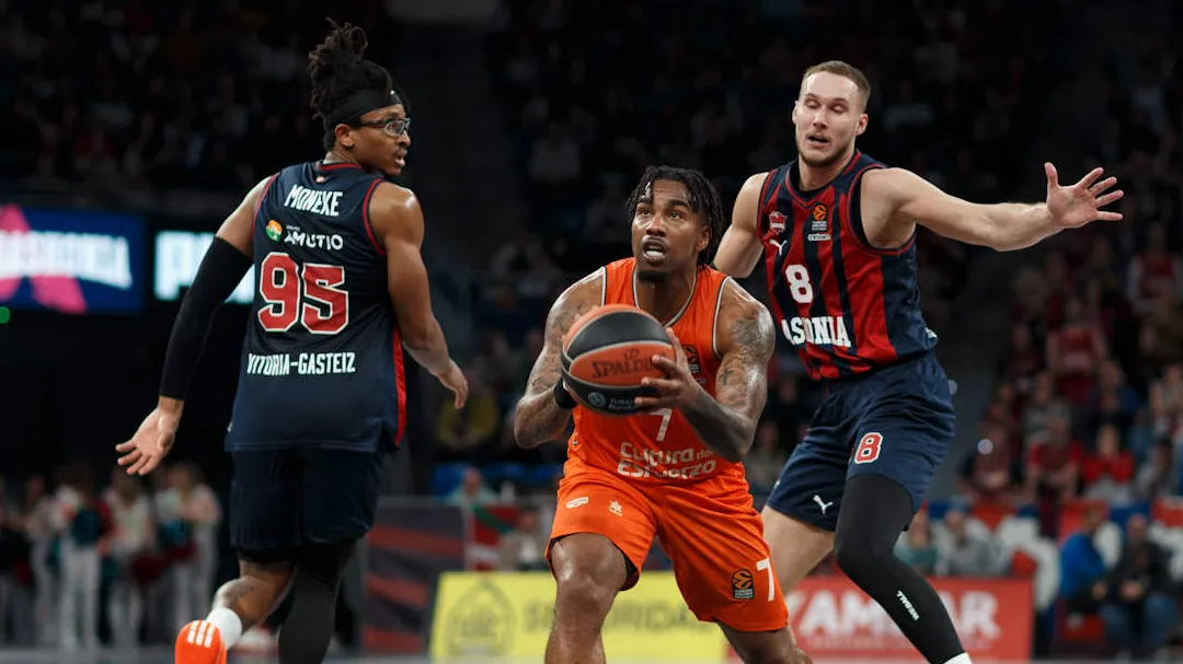 Valencia logra una importante victoria ante el Baskonia, 62-77