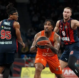 Valencia logra una importante victoria ante el Baskonia, 62-77