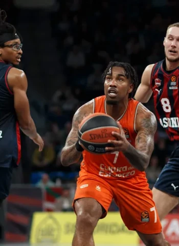 Valencia logra una importante victoria ante el Baskonia, 62-77