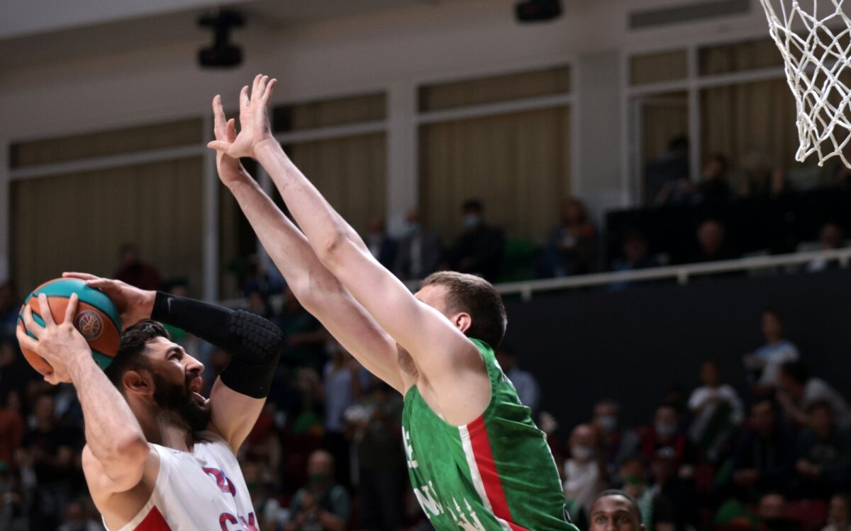 El CSKA vence desde la defensa (57-76) y pone la final de la VTB [2-0]