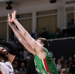 El CSKA vence desde la defensa (57-76) y pone la final de la VTB [2-0]