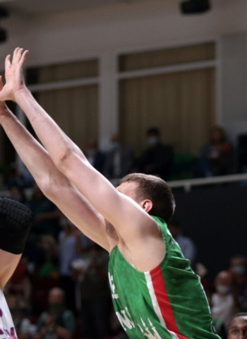 El CSKA vence desde la defensa (57-76) y pone la final de la VTB [2-0]