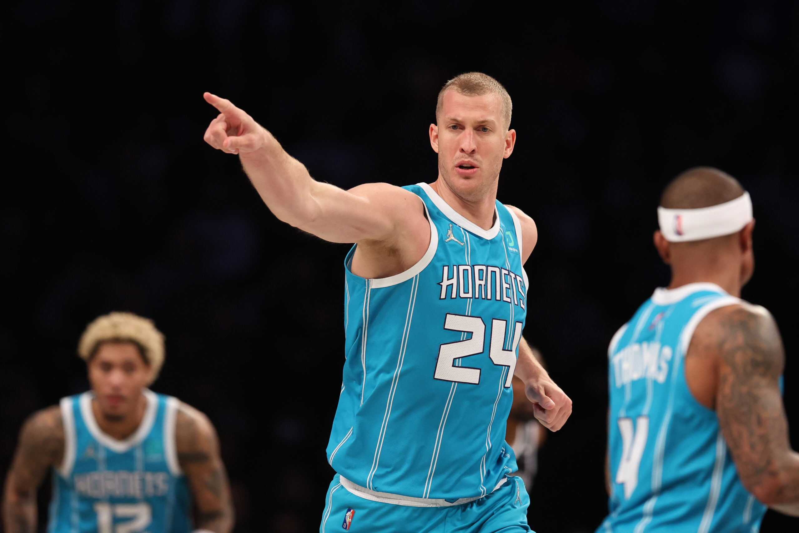 Mason Plumlee refuerza la pintura de los Angeles Clippers