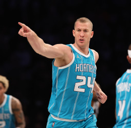 Mason Plumlee refuerza la pintura de los Angeles Clippers
