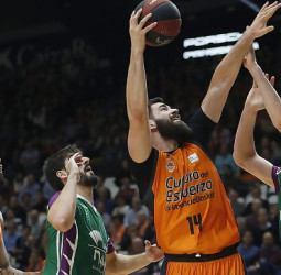 Valencia Basket no da opción al Unicaja (96-57)