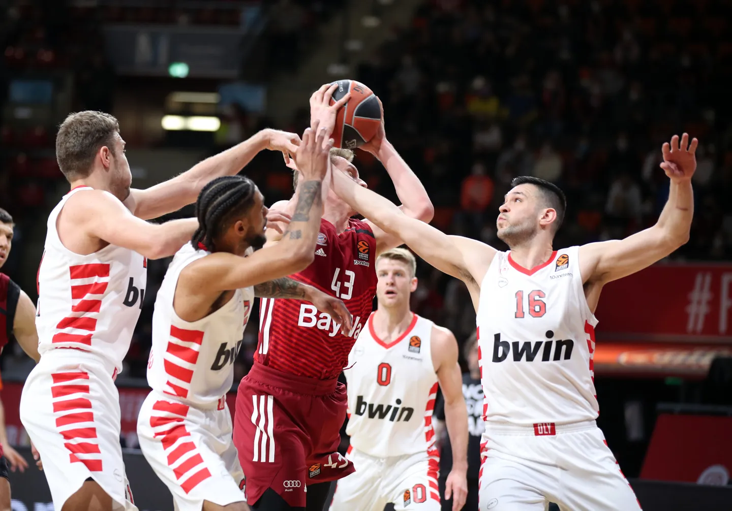 Dorsey lidera la victoria del Olympiacos ante el Bayern (88-98)