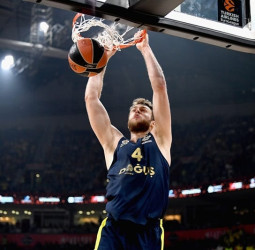 Nicolo Melli aparca su aventura NBA y jugará una temporada más en el Fenerbahce