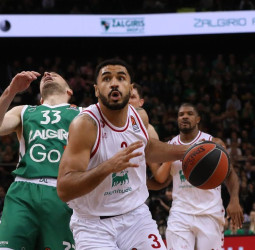 Naz Mitrou-Long, cerca del Zalgiris Kaunas
